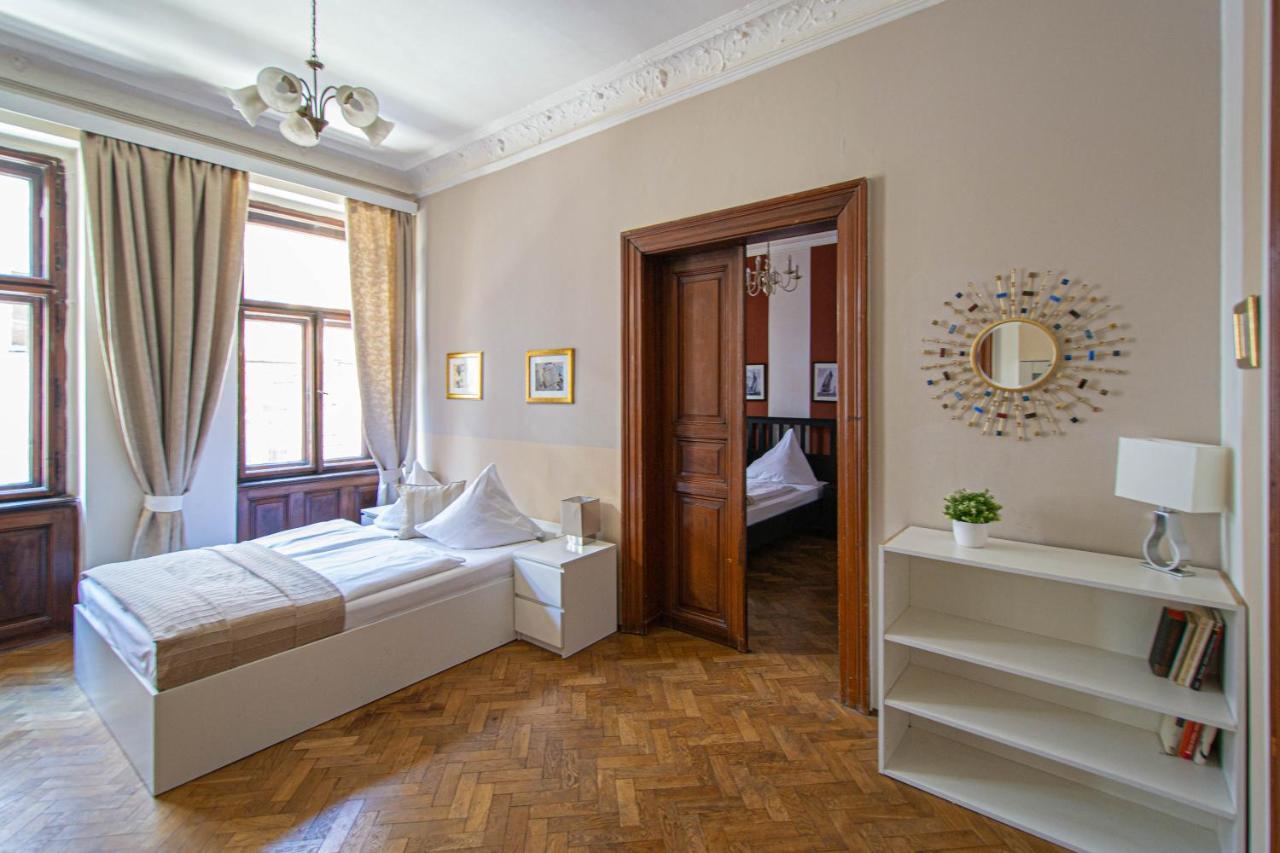For Celebrations Spacious 3bdr With Balcony Appartamento Praga