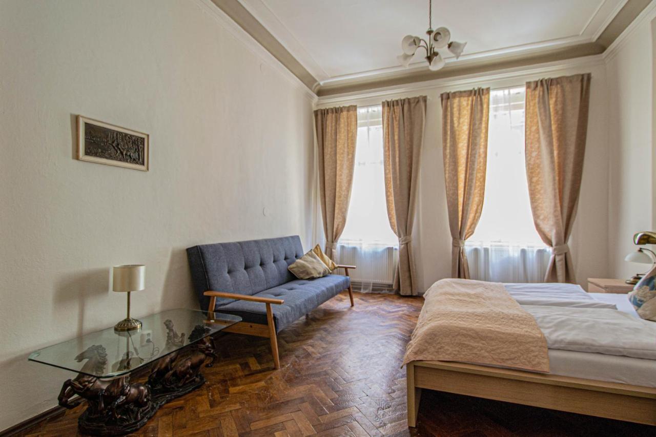 For Celebrations Spacious 3bdr With Balcony Appartamento Praga