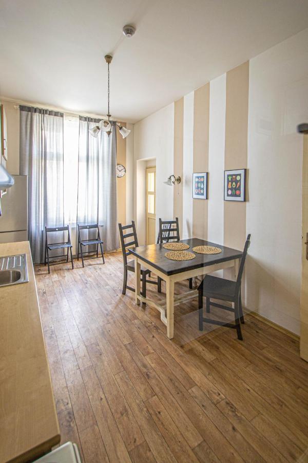 Appartamento For Celebrations Spacious 3bdr With Balcony Praga