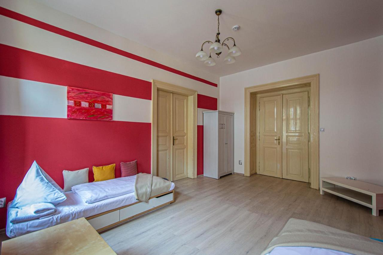 For Celebrations Spacious 3bdr With Balcony Praga