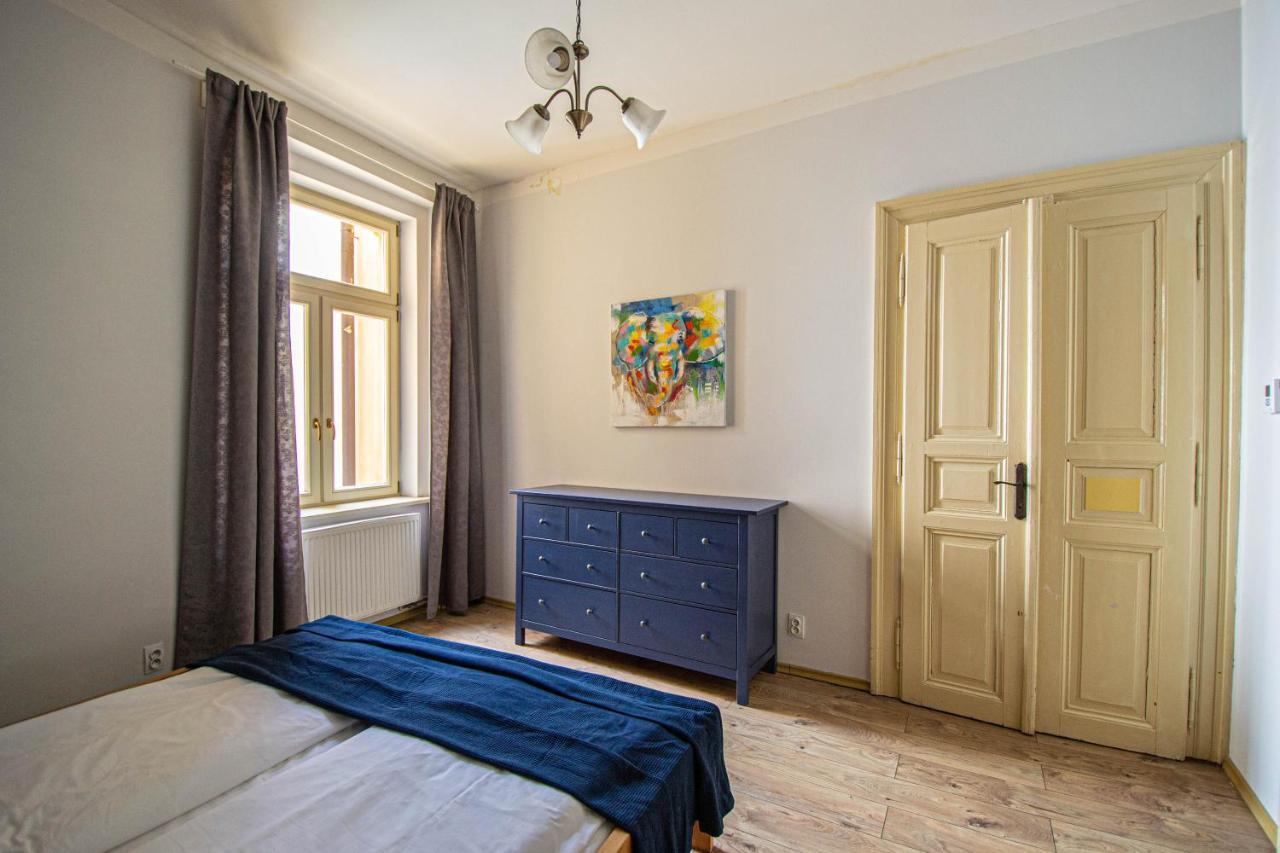 Appartamento For Celebrations Spacious 3bdr With Balcony *