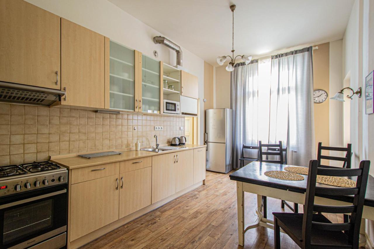 Appartamento For Celebrations Spacious 3bdr With Balcony