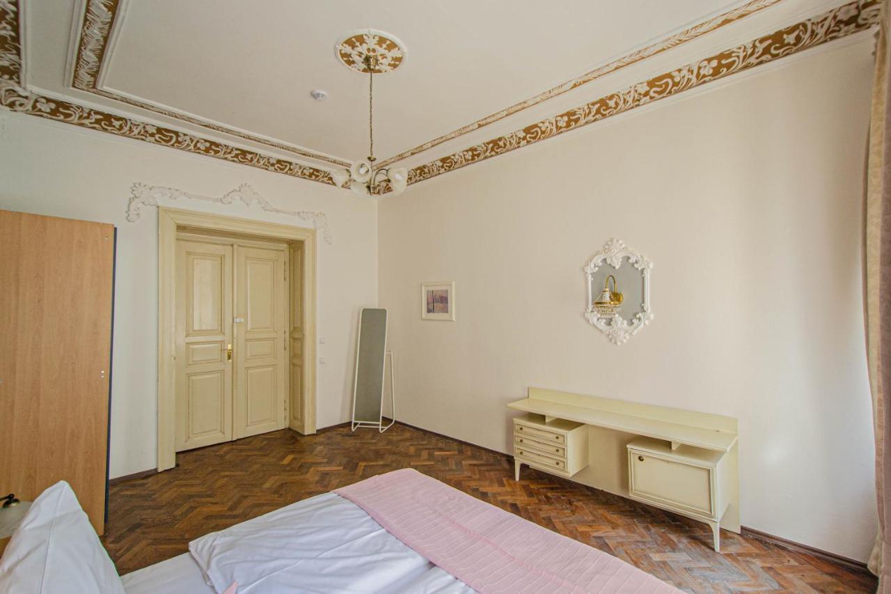 Appartamento For Celebrations Spacious 3bdr With Balcony Praga