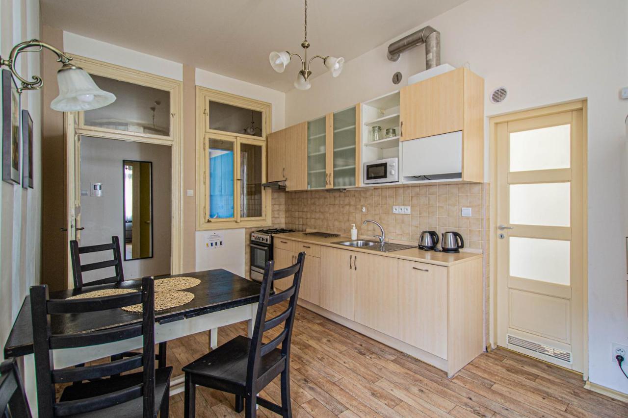 Appartamento For Celebrations Spacious 3bdr With Balcony