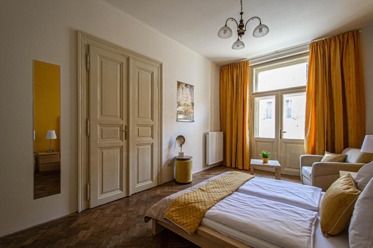 For Celebrations Spacious 3bdr With Balcony Appartamento Praga